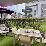 Daire Beautiful With Terrace In Colmar